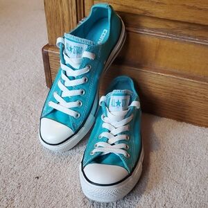 Never worn low Converse Men/ Junior Teal Sneakers sz 4.5 or 37
